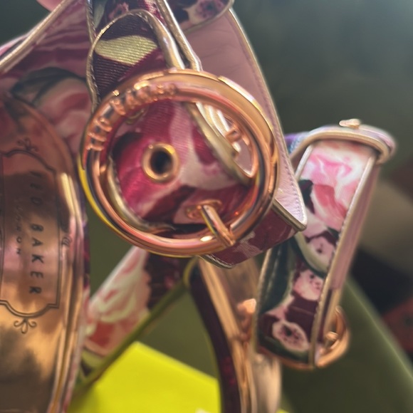 Ted Baker printed pale pink platform sandals in size 37.5(7) USA.🌸 - Picture 3 of 14